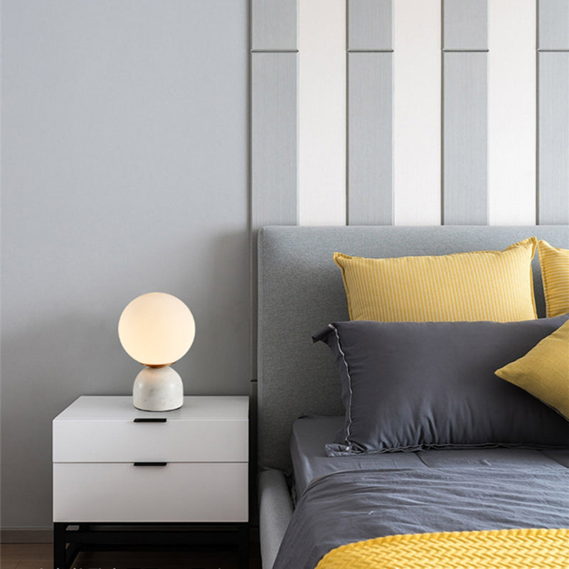 Globe - Modern nordisk bordslampa med glasboll