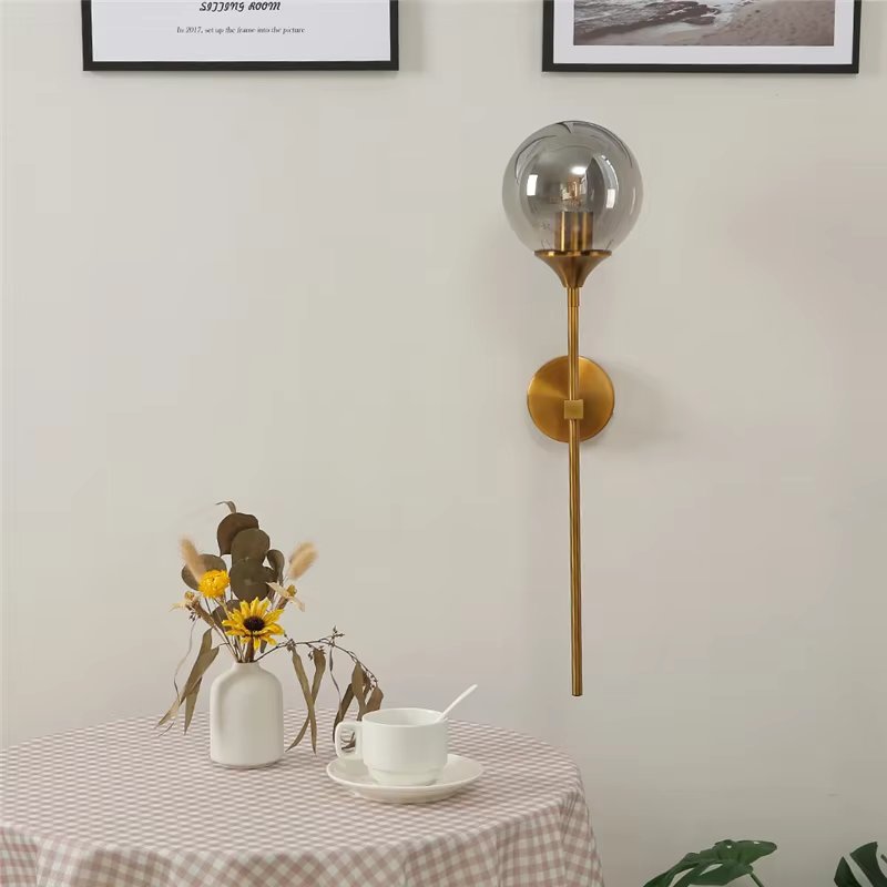 Vega - Modern vägglampa