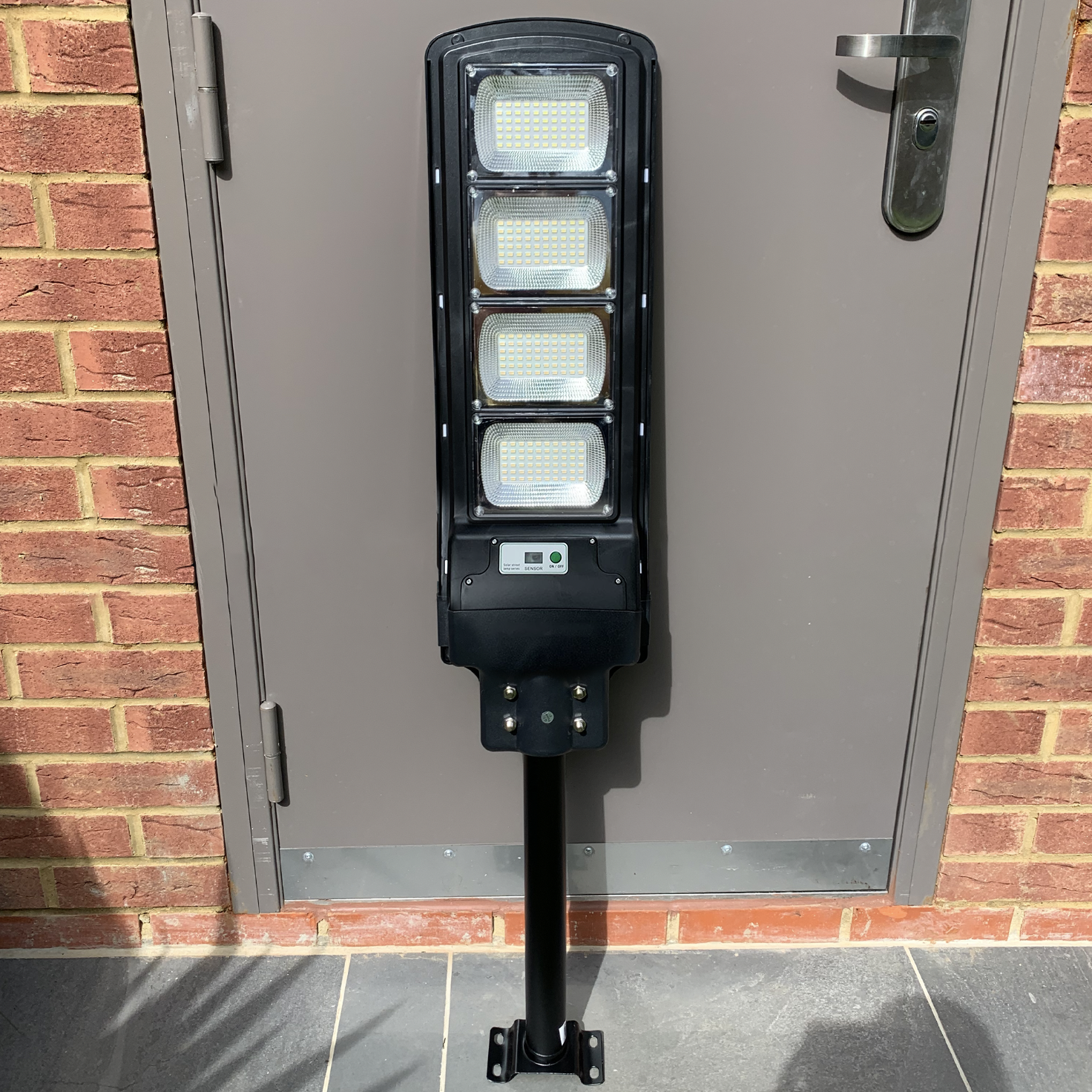 IlluminateSolarMega - 3 Lampor + 1 Gratis 450W/6500 Lumen Ultra-Ljusstarka Solcellslampor för Gatubelysning