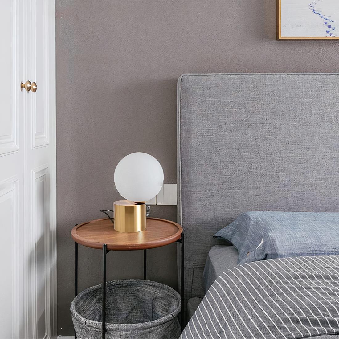 Latus - Bordslampa med nordisk glasboll