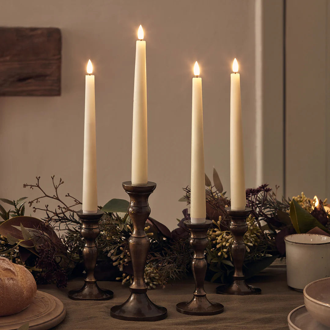 Set om 4 vaxljus med flammfria, flimrande LED-ljus